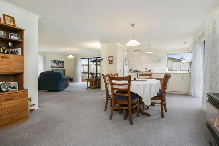 Photo of property in 27 Bowen Street, Cambridge, 3434