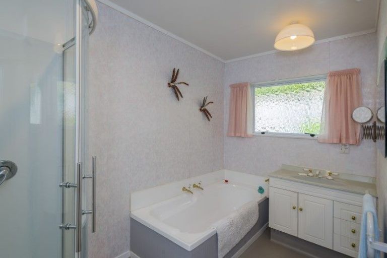 Photo of property in 272a Te Moana Road, Waikanae, 5036