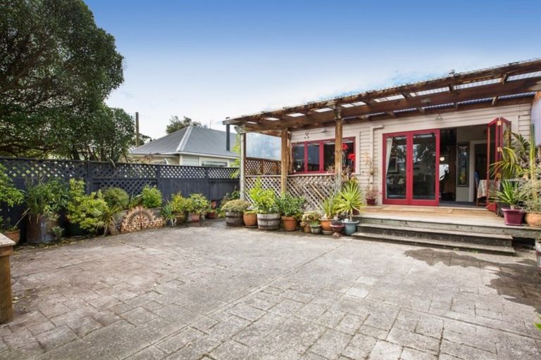 Photo of property in 24 Hargest Crescent, Saint Kilda, Dunedin, 9012