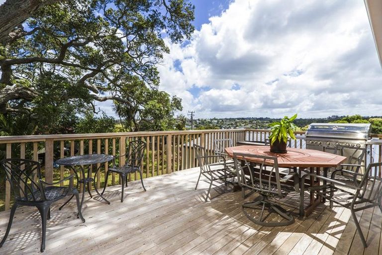 Photo of property in 24 Howard Road, Northcote, Auckland, 0627