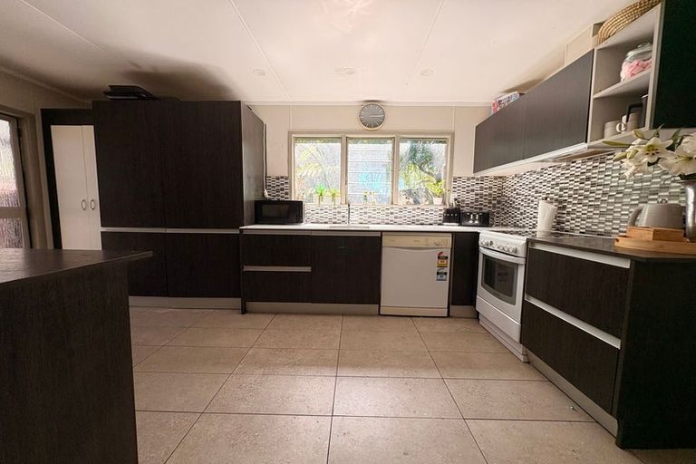 Photo of property in 140 Mako Mako Road, Levin, 5510