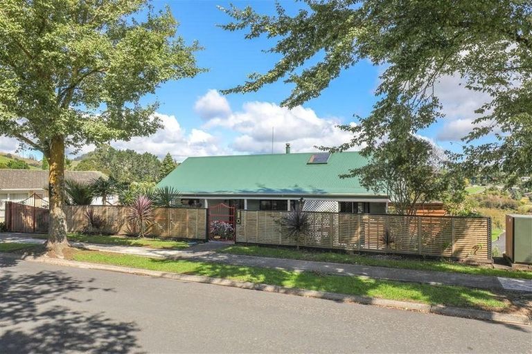 Photo of property in 17 Croft Terrace, Huntly, 3700