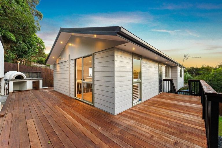 Photo of property in 2/17 Fernwood Grove, Bayview, Auckland, 0629