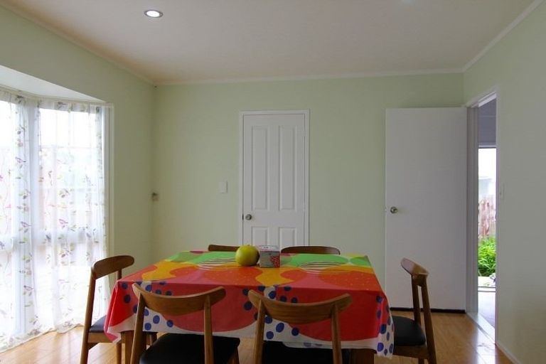 Photo of property in 2/10 Centorian Drive, Windsor Park, Auckland, 0632