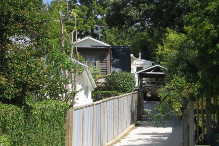 Photo of property in 25a Rutland Road, Stanley Point, Auckland, 0624