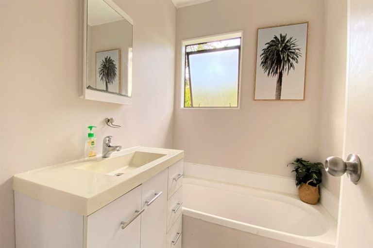 Photo of property in 19 Mona Vale, West Harbour, Auckland, 0618