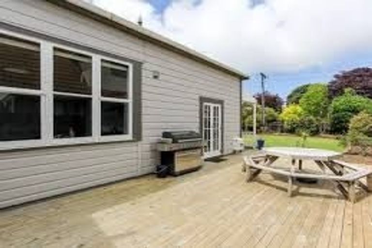 Photo of property in 218 Frankley Road, Frankleigh Park, New Plymouth, 4310
