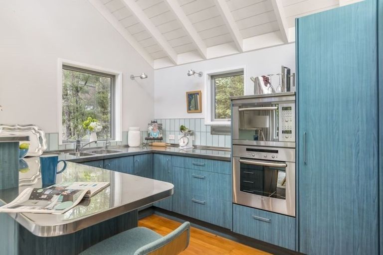 Photo of property in 77 Park Hill Road, Birkenhead, Auckland, 0626