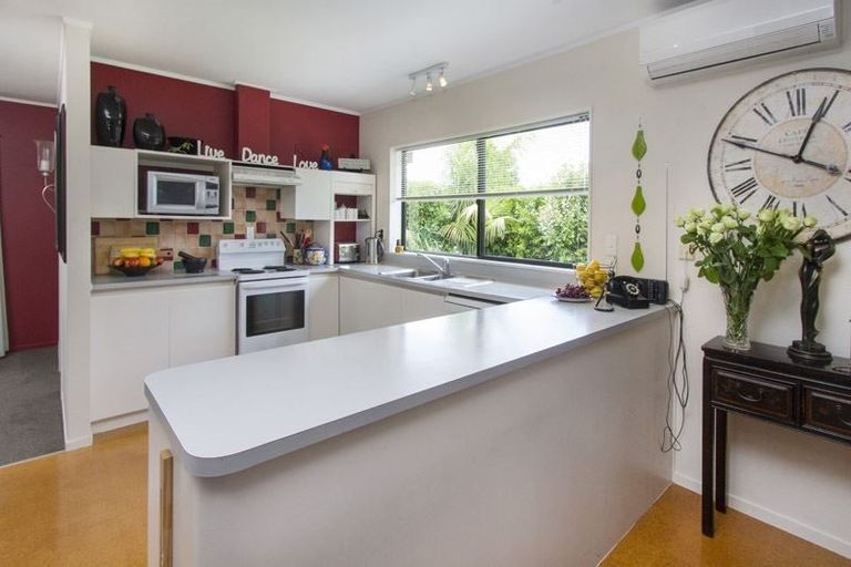 Photo of property in 1 Sheffield Place, Botany Downs, Auckland, 2010