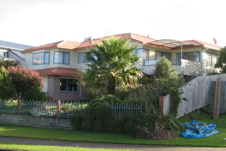 Photo of property in 36 Waldorf Crescent, Orewa, 0931