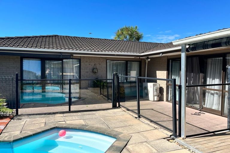 Photo of property in 3 Pinehurst Place, Wattle Downs, Auckland, 2103