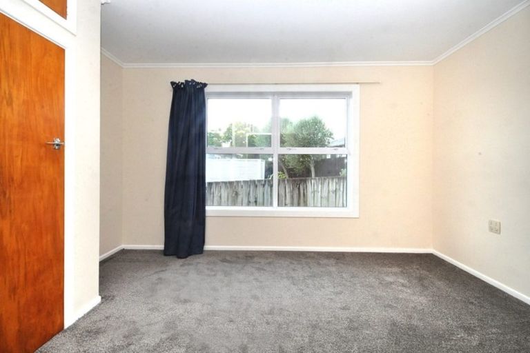 Photo of property in 20 Matipo Road, Te Atatu Peninsula, Auckland, 0610