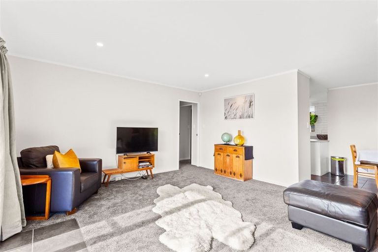 Photo of property in 34 Sungrove Rise, Sunnyvale, Auckland, 0612