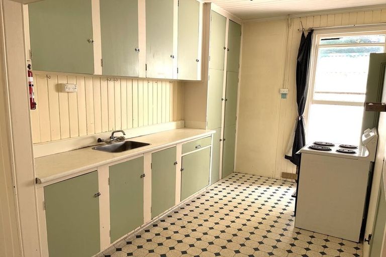 Photo of property in 11 Halsey Street, Clinton, 9534