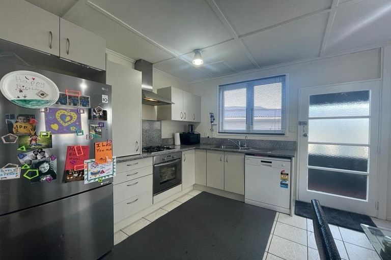 Photo of property in 11b Inver Street, Glen Eden, Auckland, 0602