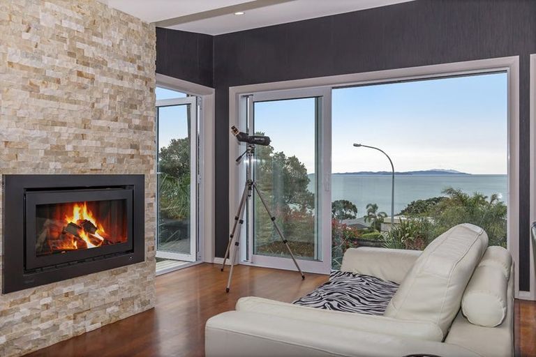 Photo of property in 3 Glenelg Road, Red Beach, 0932