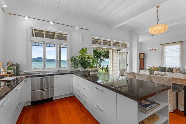 Photo of property in 36 Oxford Terrace, Devonport, Auckland, 0624