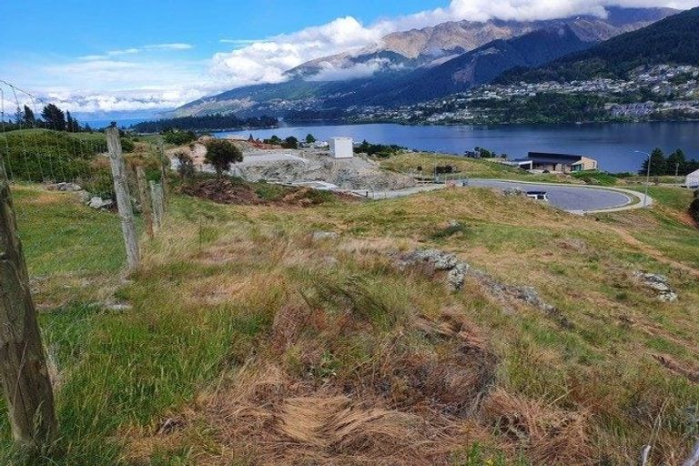 Photo of property in 6 Elk Place, Kelvin Heights, Queenstown, 9300