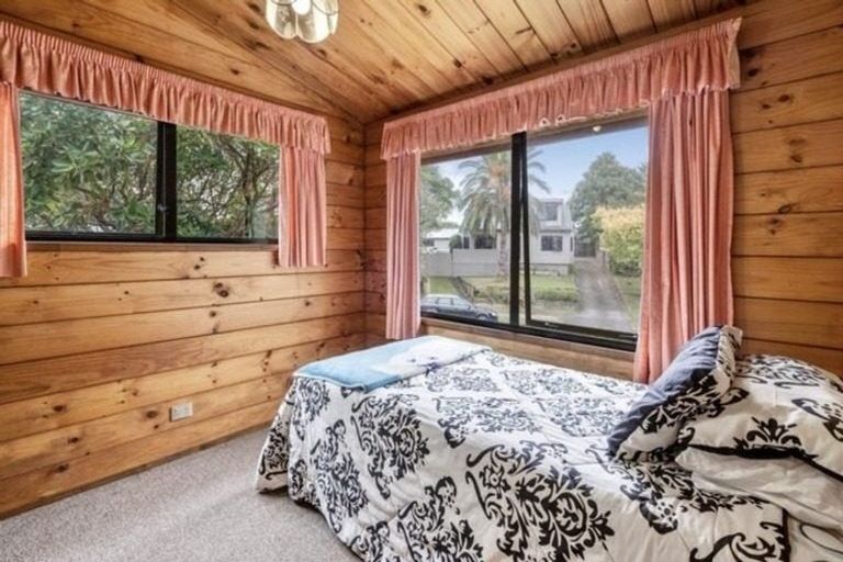 Photo of property in 3 St Annes Crescent, Wattle Downs, Auckland, 2103