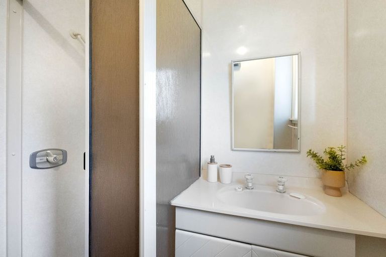 Photo of property in 18 Gregory Avenue, Islington, Christchurch, 8042