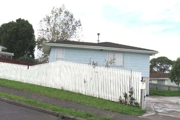 Photo of property in 4 Backhurst Grove, Massey, Auckland, 0614