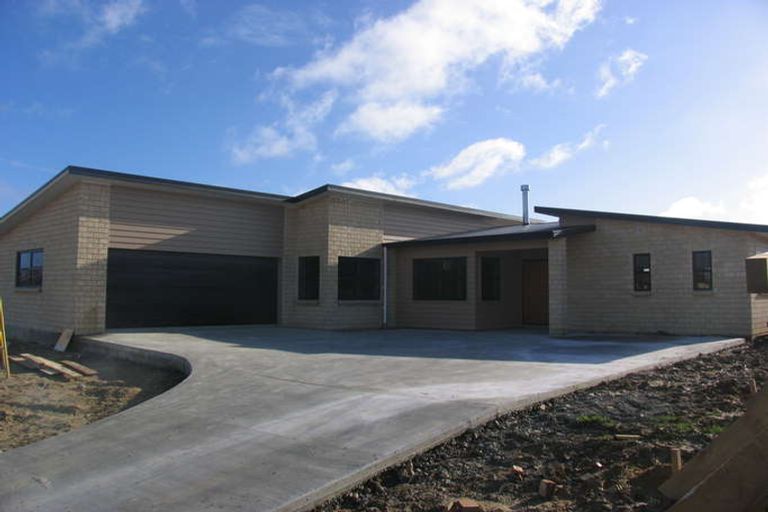 Photo of property in 35 Rosalie Terrace, Kelvin Grove, Palmerston North, 4414