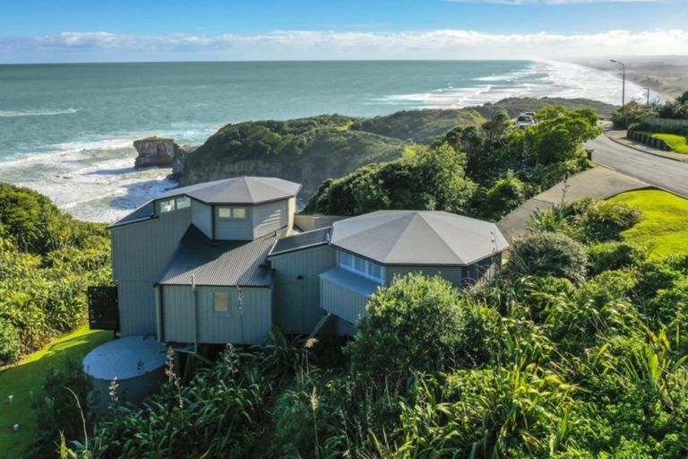 Photo of property in 39 Waitea Road, Muriwai, 0881