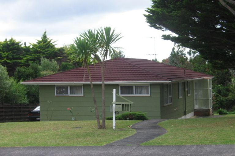 Photo of property in 15 The Grove, Titirangi, Auckland, 0604
