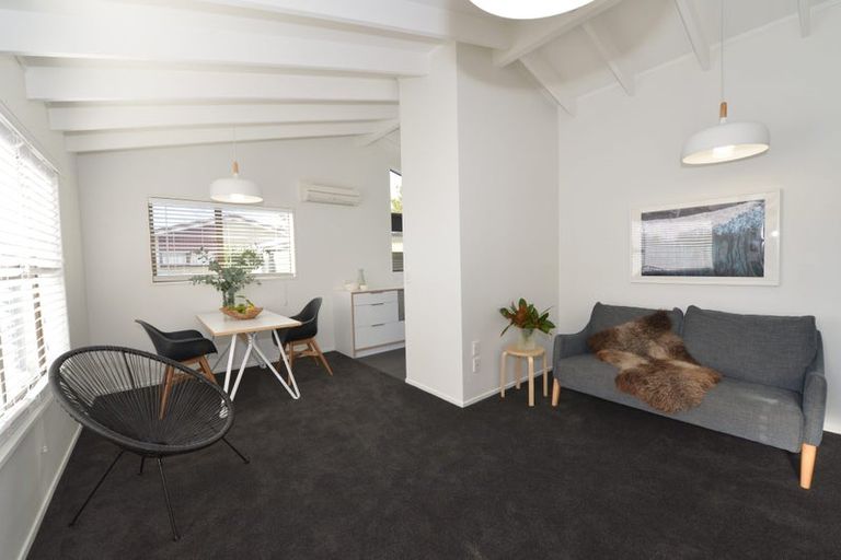 Photo of property in 2/11 Taupata Street, Redcliffs, Christchurch, 8081