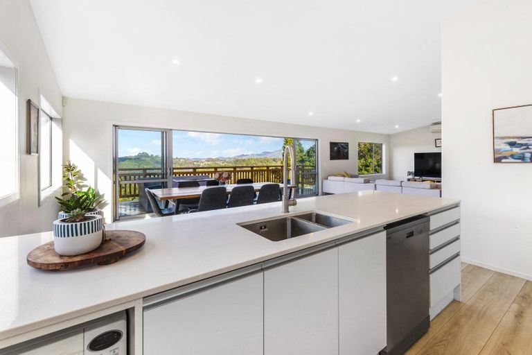 Photo of property in 1100-1102 Scenic Drive North, Swanson, Auckland, 0816