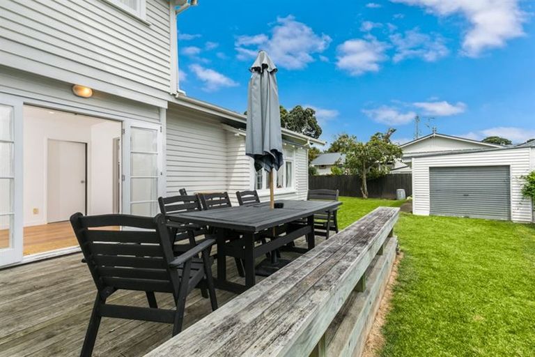 Photo of property in 24 Sulphur Beach Road, Northcote Point, Auckland, 0627