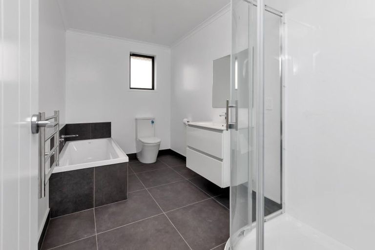 Photo of property in 15 Te Taniwha Road, One Tree Point, 0118