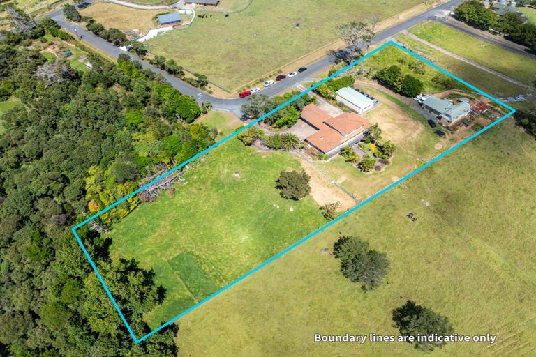 Photo of property in 14 Peters Lane, Taupaki, Henderson, 0782