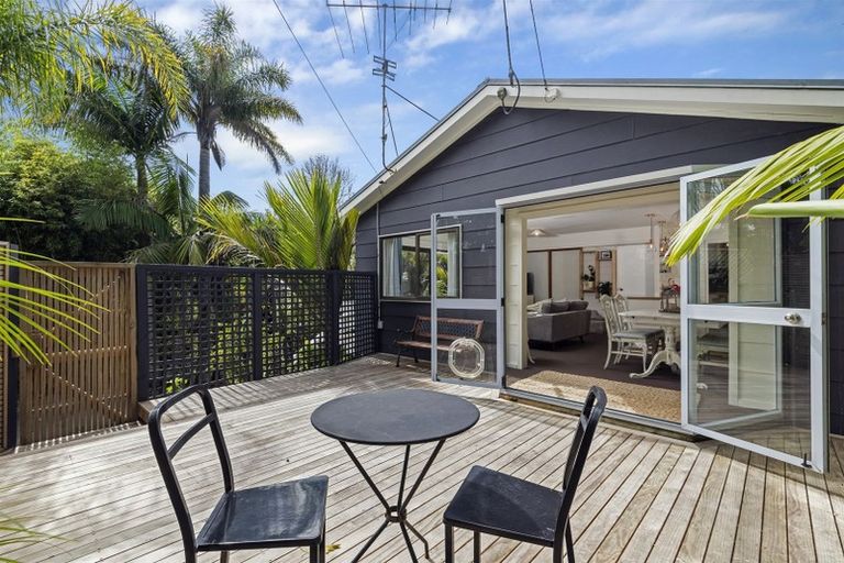 Photo of property in 2/71 Saddleback Rise, Murrays Bay, Auckland, 0630