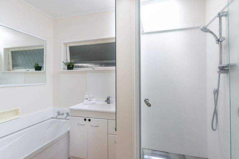 Photo of property in 18 James Cook Street, Havelock North, 4130