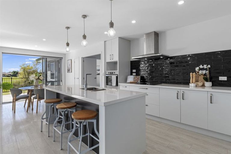 Photo of property in 71 Harding Drive, Papamoa Beach, Papamoa, 3118