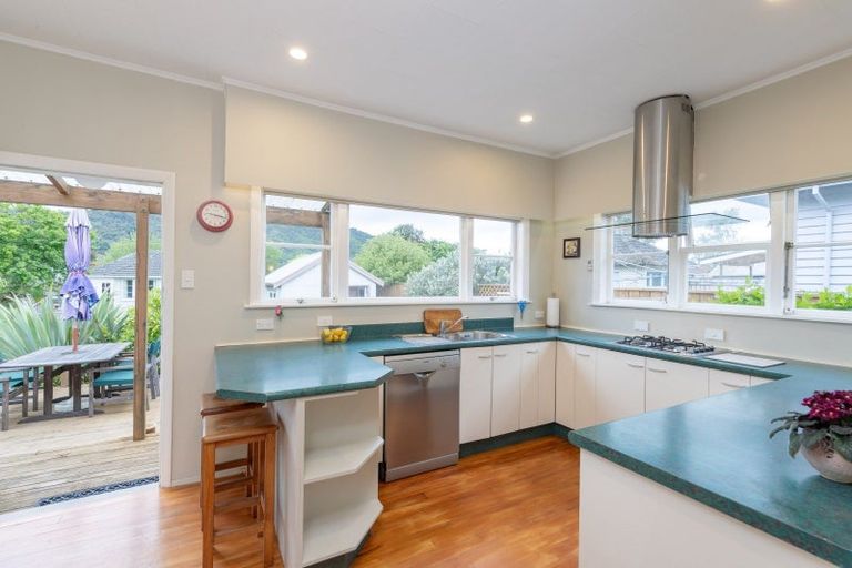Photo of property in 23 Kowhai Avenue, Ebdentown, Upper Hutt, 5018