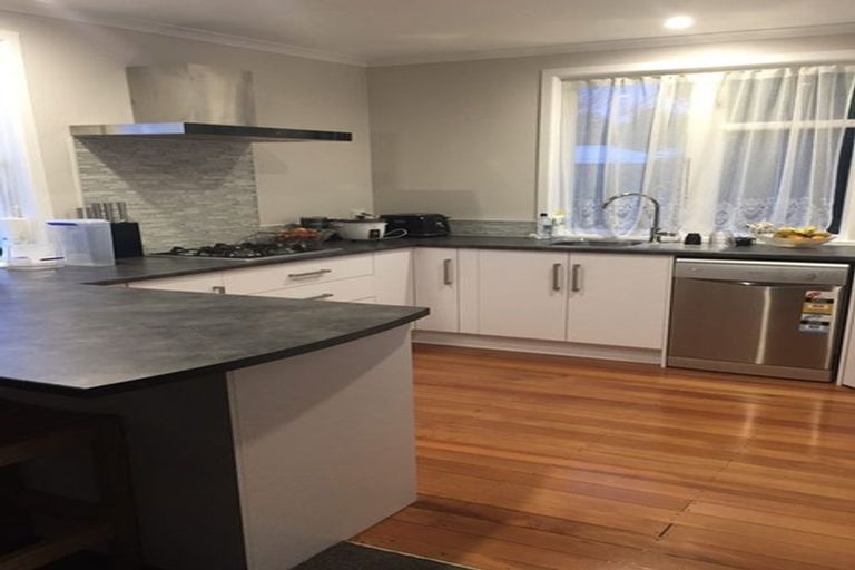 Photo of property in 30 Palmer Crescent, Silverstream, Upper Hutt, 5019