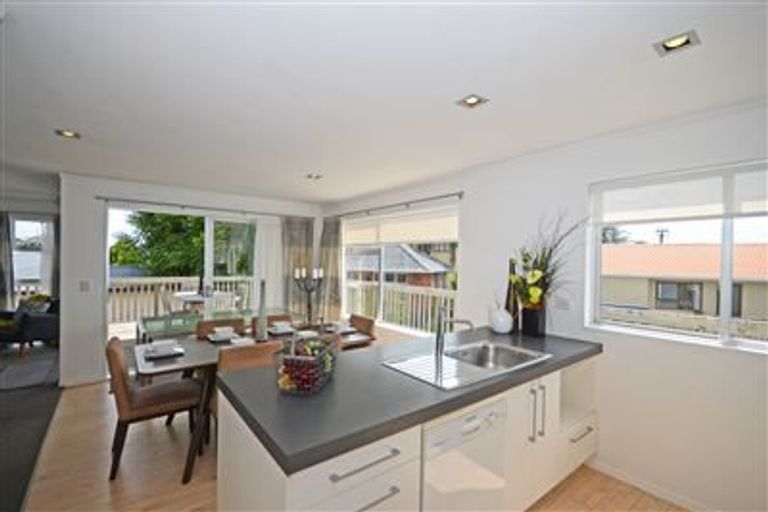 Photo of property in 3a Toru Street, Te Atatu Peninsula, Auckland, 0610