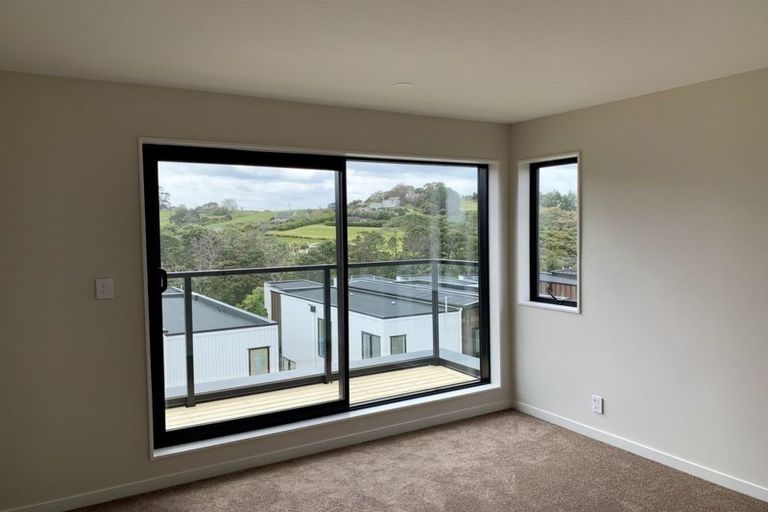 Photo of property in 14 Waihou Crescent, Albany Heights, Auckland, 0632