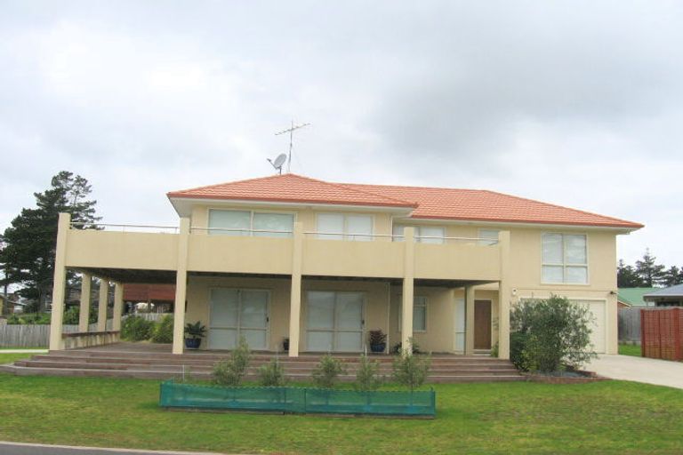 Photo of property in 102 Corokia Place, Matarangi, Whitianga, 3592