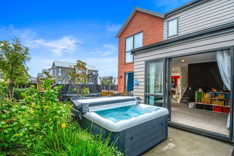 Photo of property in 18 Ringa Matau Road, Hobsonville, Auckland, 0616
