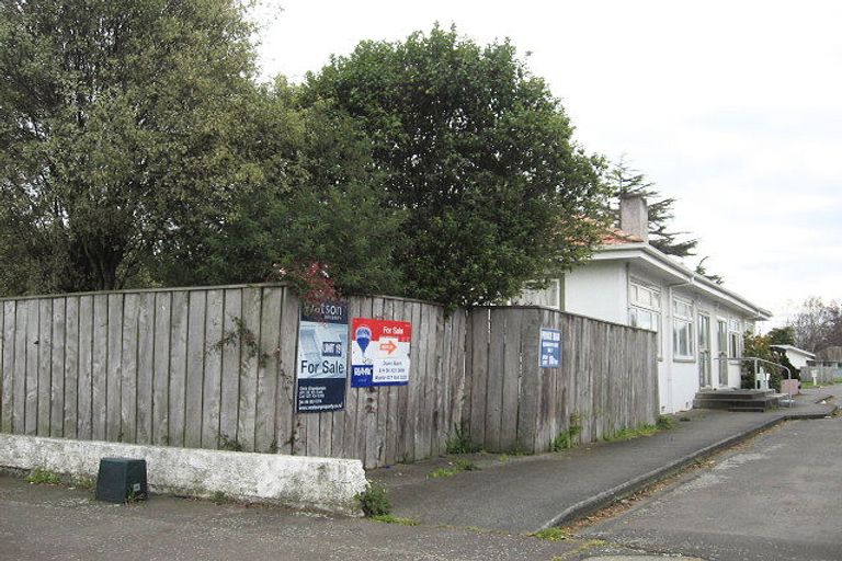 Photo of property in 13 Papakowhai Court, West End, Palmerston North, 4412