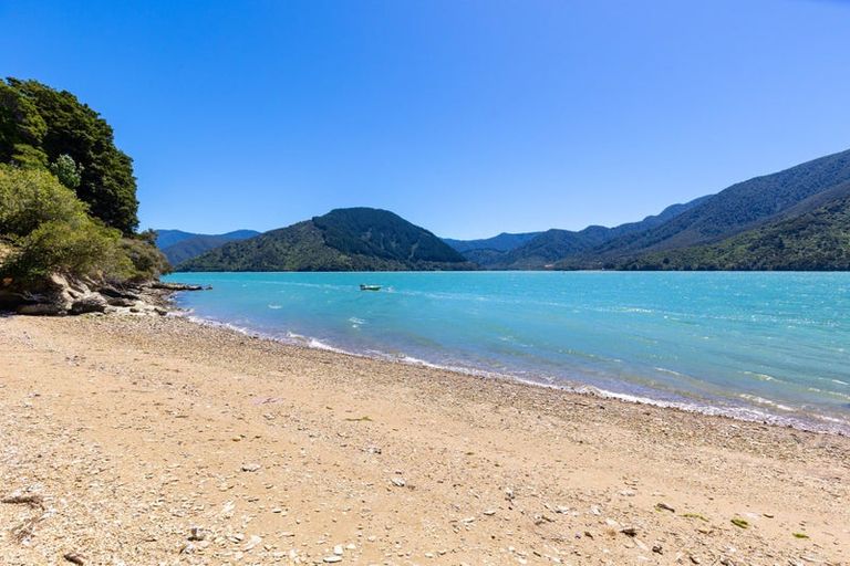 Photo of property in 606 Moetapu Bay Road, Moetapu Bay, Picton, 7282