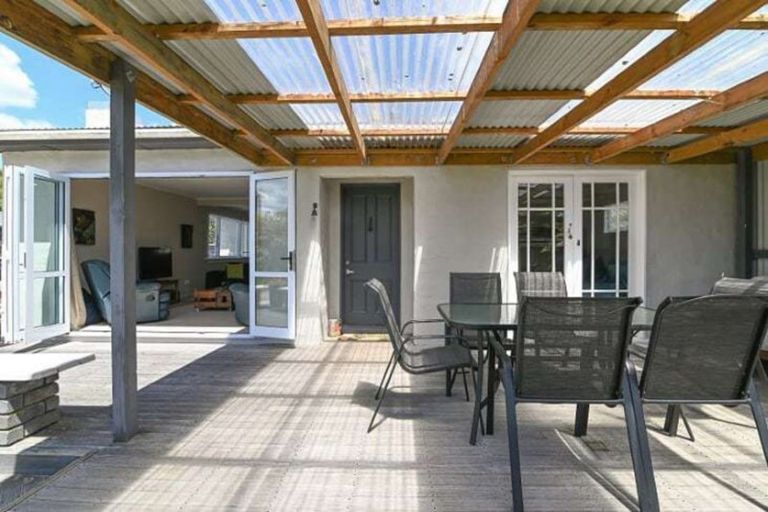 Photo of property in 26 Willow Avenue, Hannahs Bay, Rotorua, 3010