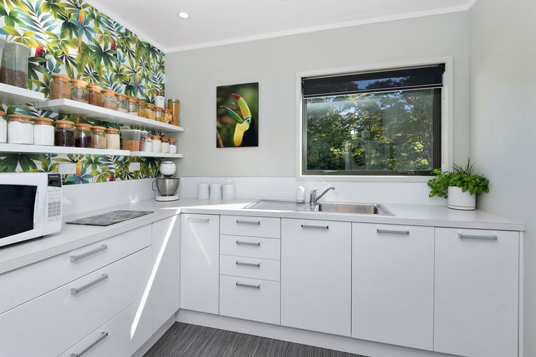 Photo of property in 110 Farmpark Road, Waiuku, 2681