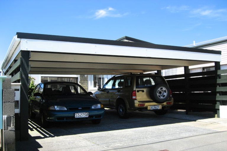 Photo of property in 11 Harbour Park Terrace, Khandallah, Wellington, 6035