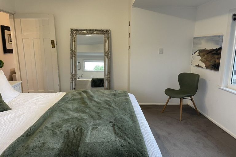 Photo of property in 57 Laingholm Drive, Laingholm, Auckland, 0604