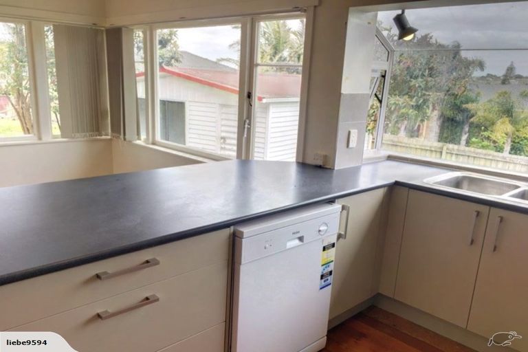 Photo of property in 2 Wyoming Avenue, Murrays Bay, Auckland, 0630