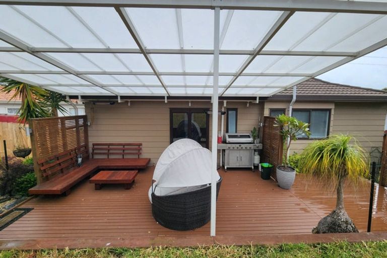 Photo of property in 2 Broadfield Street, Massey, Auckland, 0614
